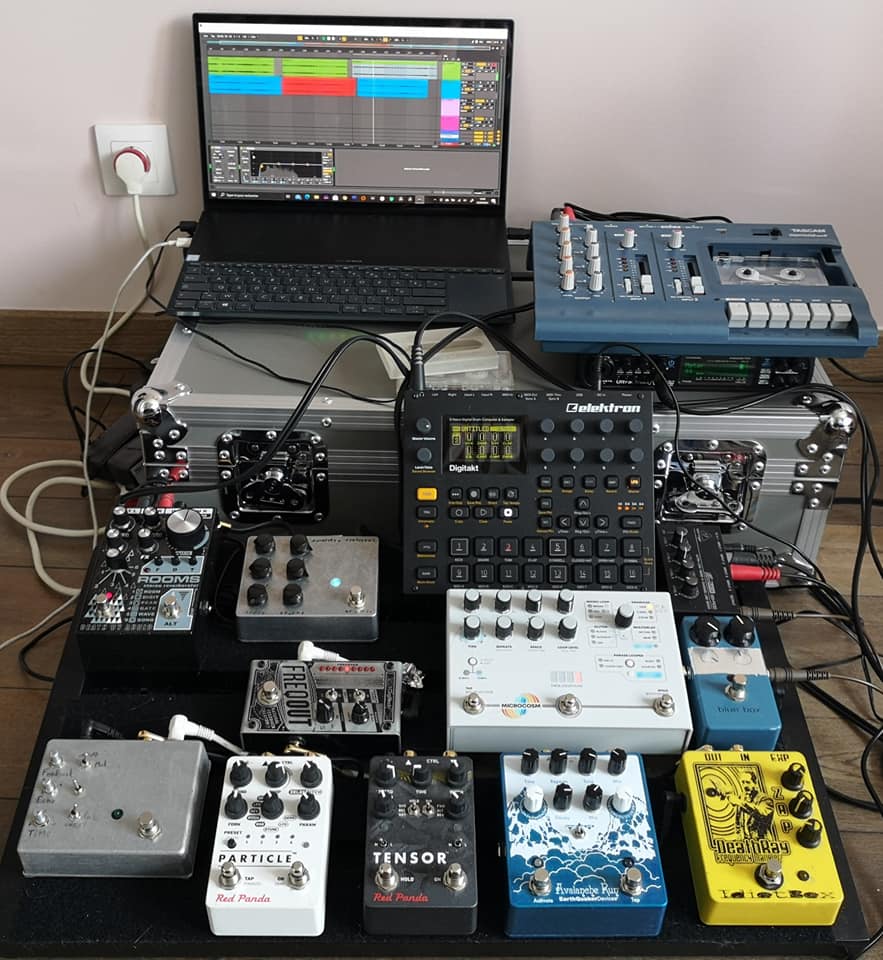 Guitar pedals, Elektron Digitakt, cassette recorder, laptop with Ableton Live.