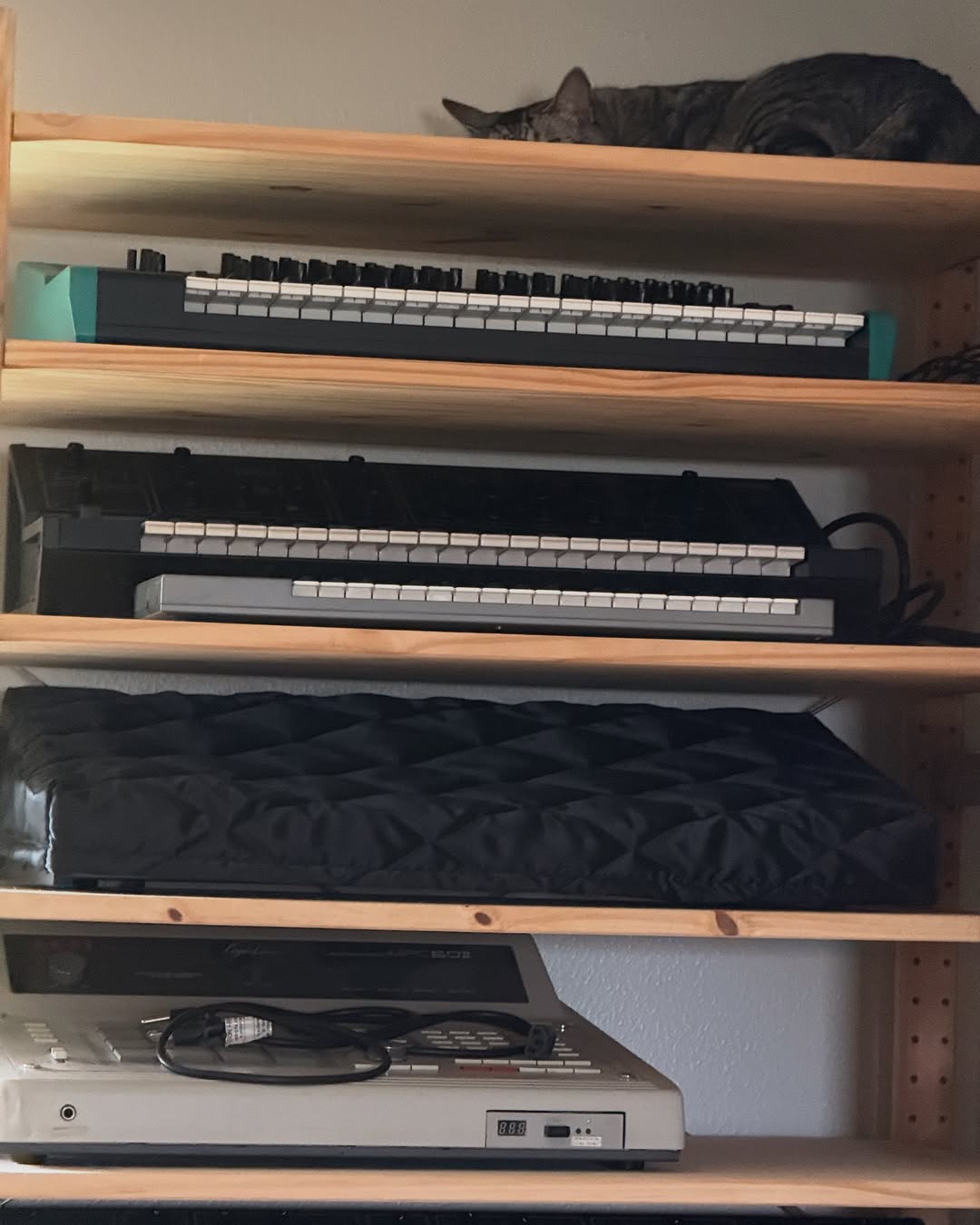 Haku with PWM Mantis, Yamaha CS15,  Akai MPC60ii